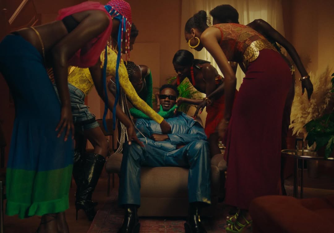 Work by Mo, Director, in Londres