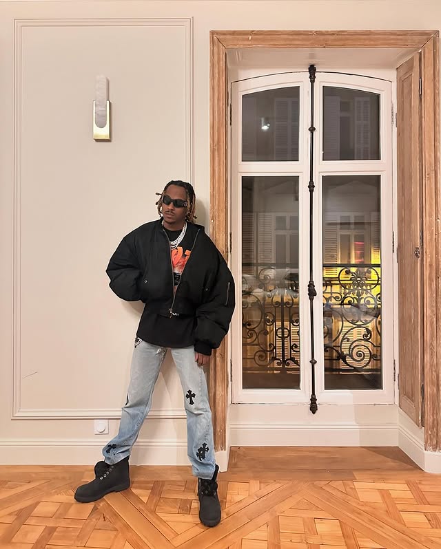 Work by Elliot Hensford, Directeur, in Londen