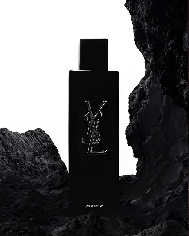 Work by Filmawi Efrem, Director Creativo, in Londres