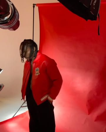 Work by Eddie Cheaba, Director Creativo, in Londres