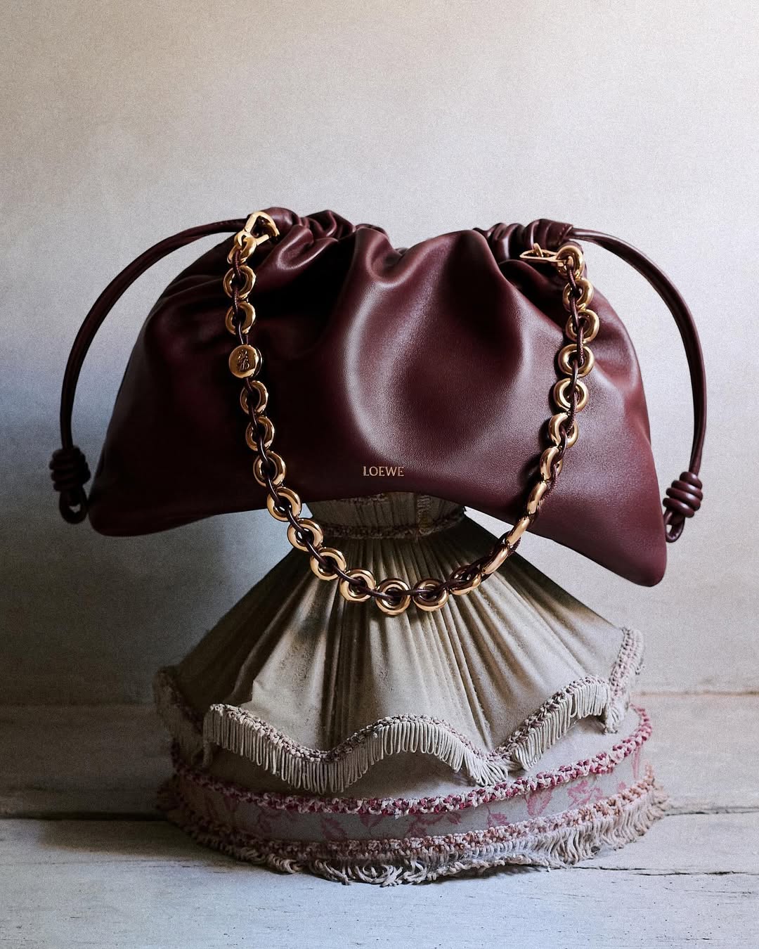 Work by Louis Gibson, Diseñador de Escenografía, in Londres