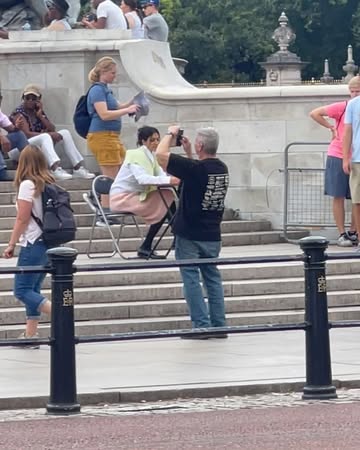 Work by Lewis Munro, Estilista, in Londres