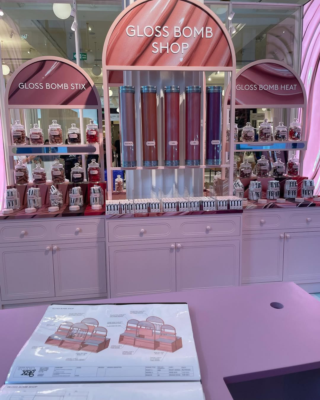 Work by Jasmine Wangpanya, Estilista, in Londres