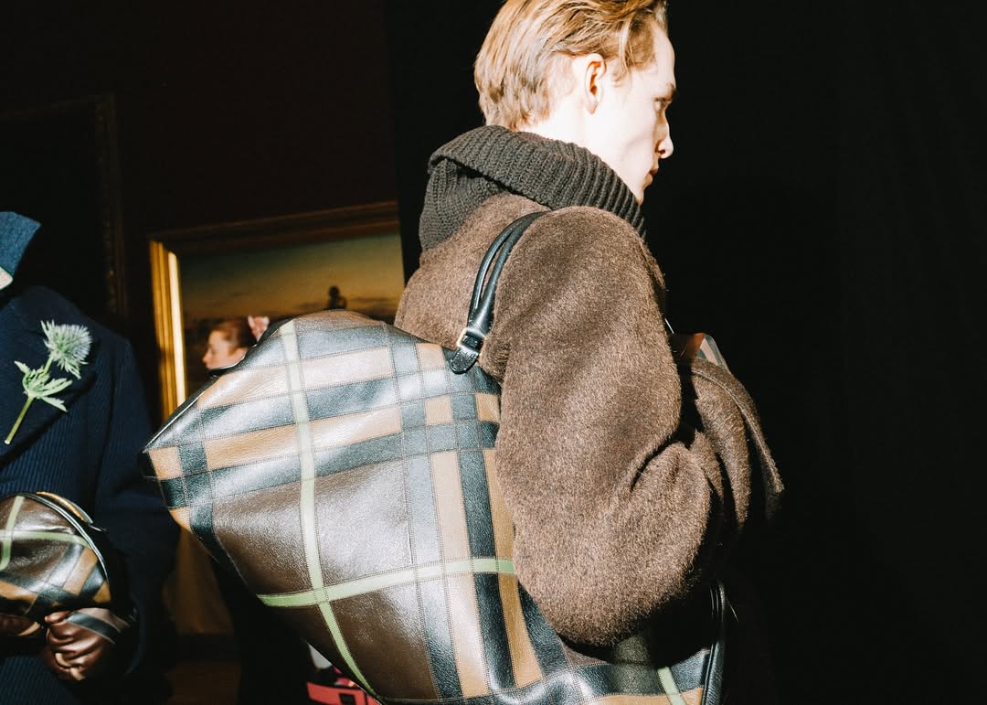 Work by 𝐄𝐋𝐋𝐄 𝐘𝐀𝐘𝐀, Director, in Londres