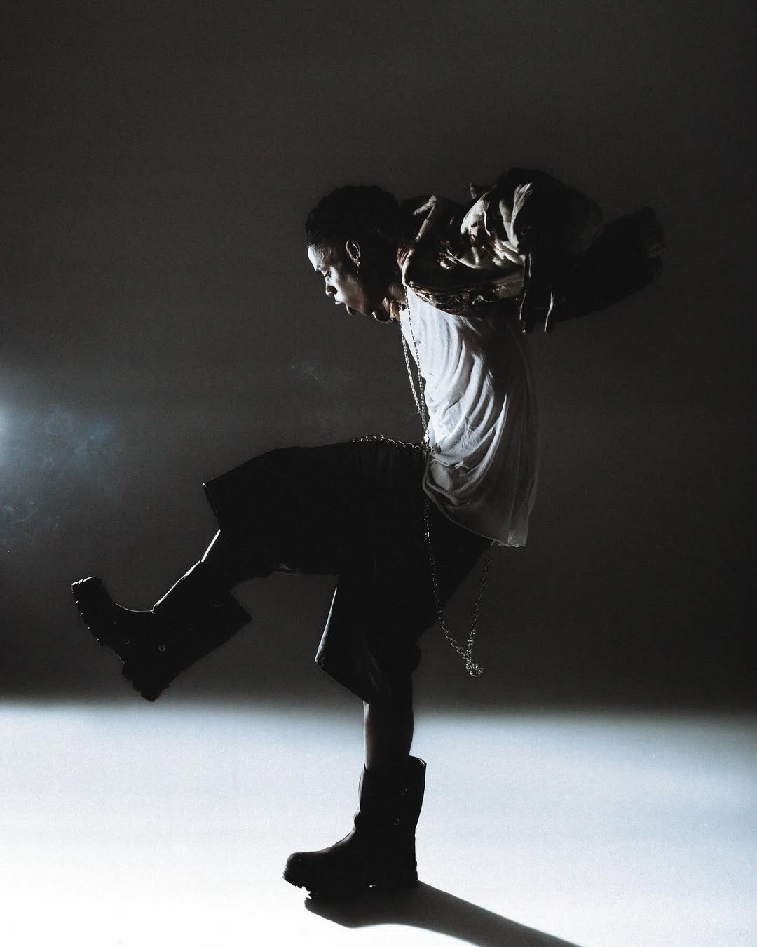 Work by Mui-Hai Chu, Directeur, in Londen