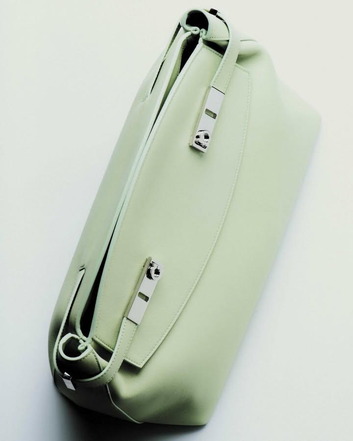 Work by Alex Paganelli, Set Ontwerper, in Londen