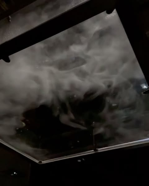 Work by FIBI KUNG, Director de Arte, in Londres