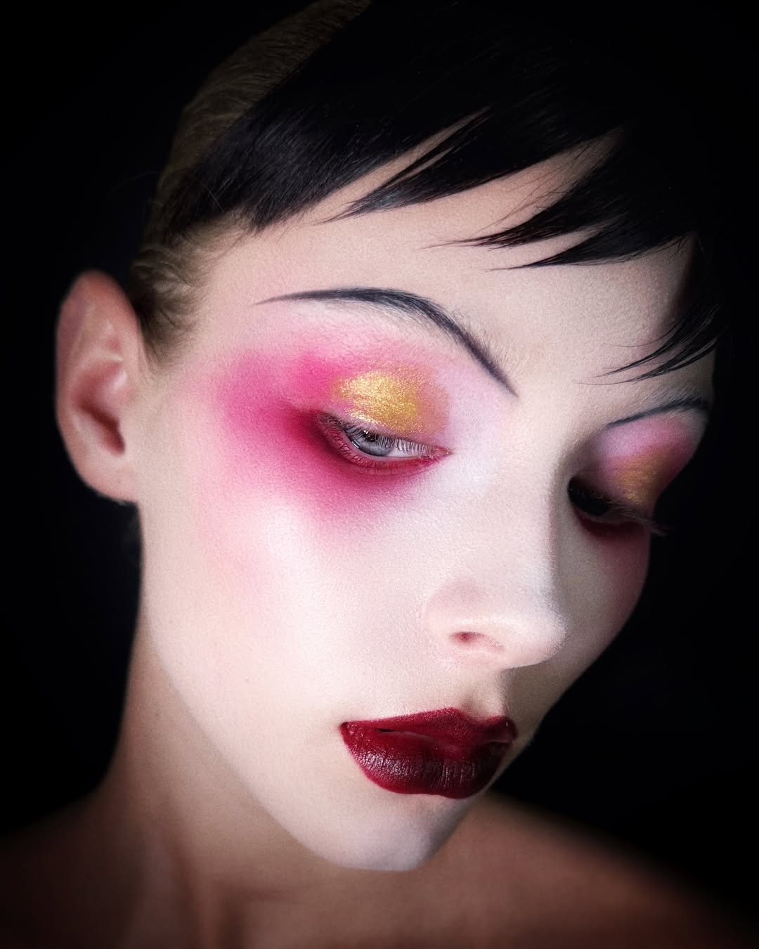 Work by Joey Choy, Maquillador, in Londres