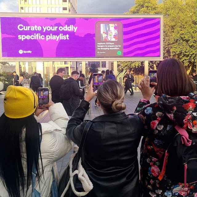 Work by Triple B Worldwide, Director, in Londres