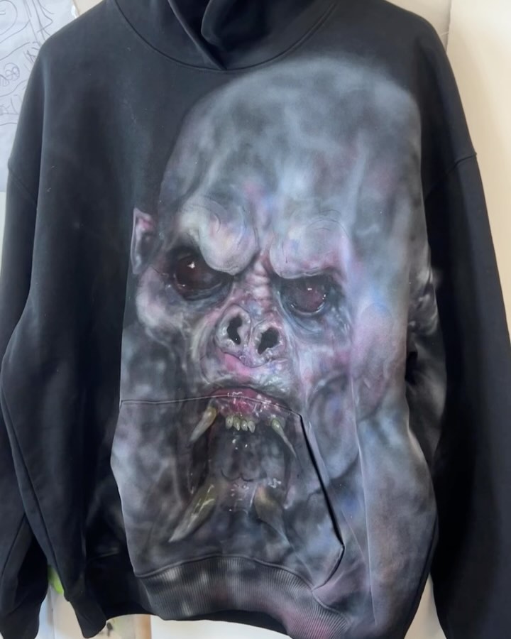 Work by Mia Violet, Director Creativo, in Londres