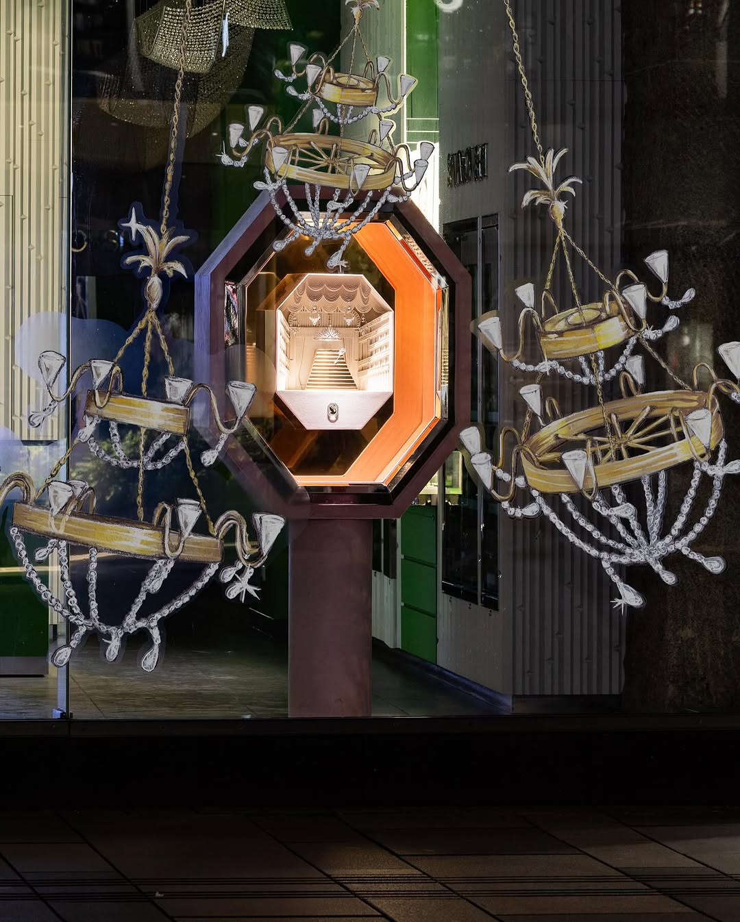 Work by RHEA THIERSTEIN, Director Creativo, in Londres