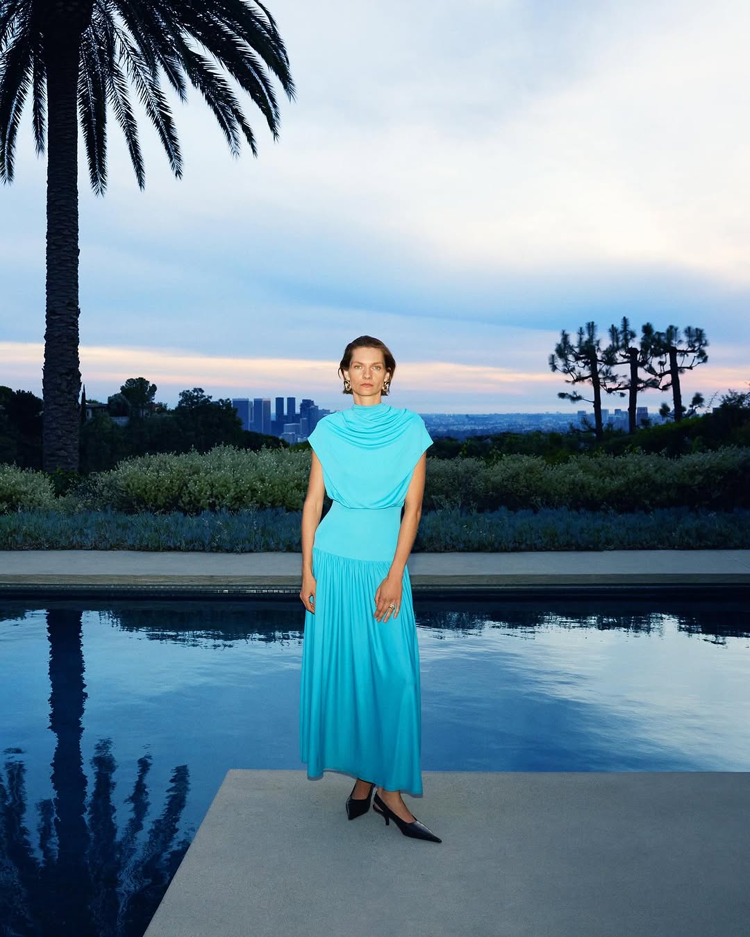 Work by Elizabeth (Pollard) Cooney, Diseñador de Escenografía, in Londres