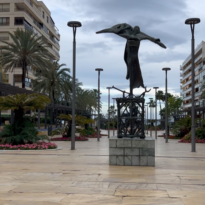 Work by Gift Nyakuta, Modelo, in Londres