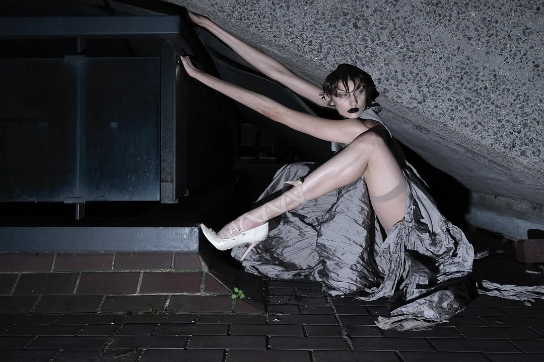 Work by alek, Modelo, in Londres