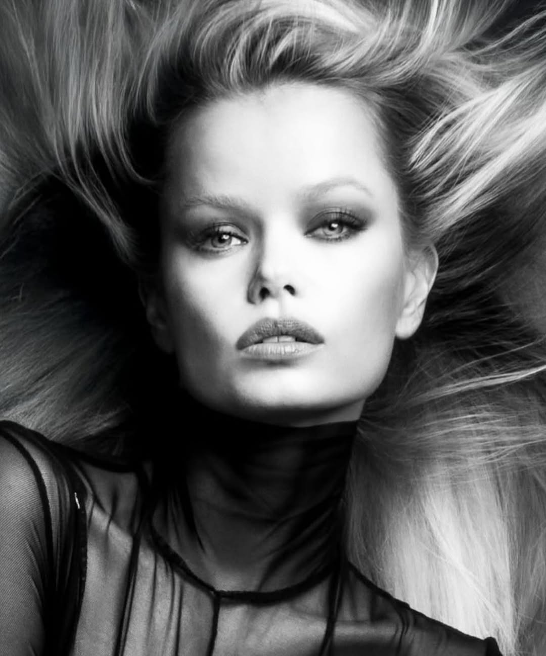 Work by Select Model London, Modelo, in Londres