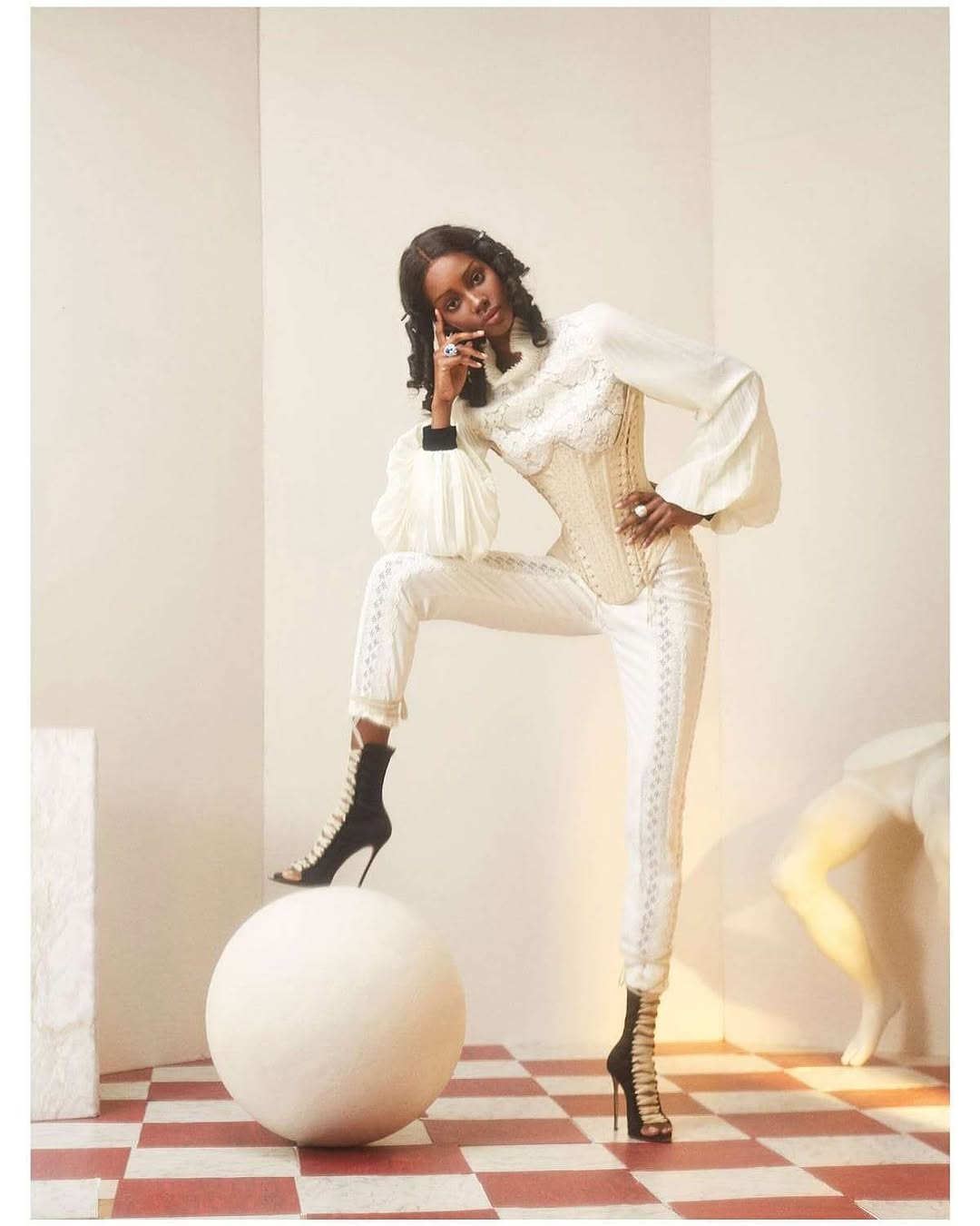 Work by Alùn Davies, Set Ontwerper, in Londen