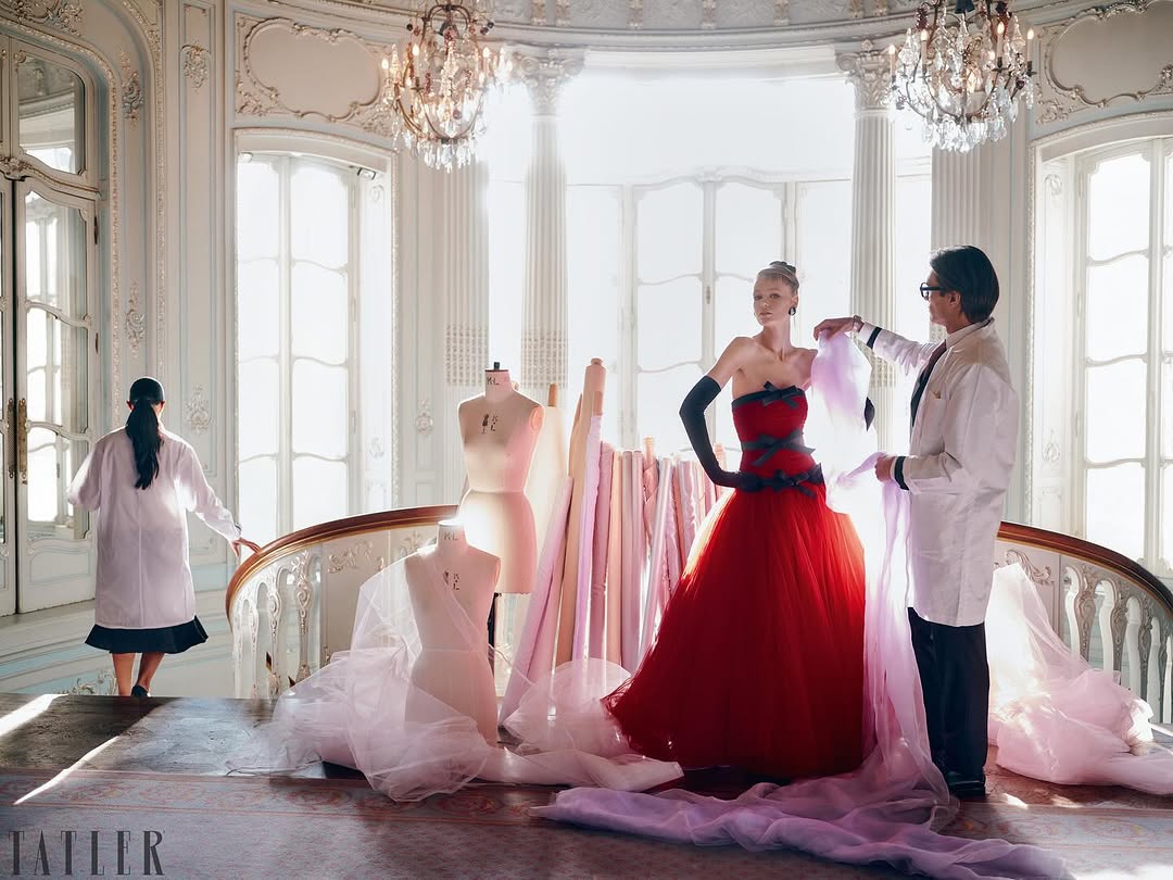 Work by Alùn Davies, Set Ontwerper, in Londen