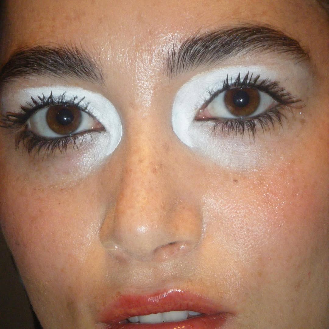 Work by nancy, Maquillador, in Londres