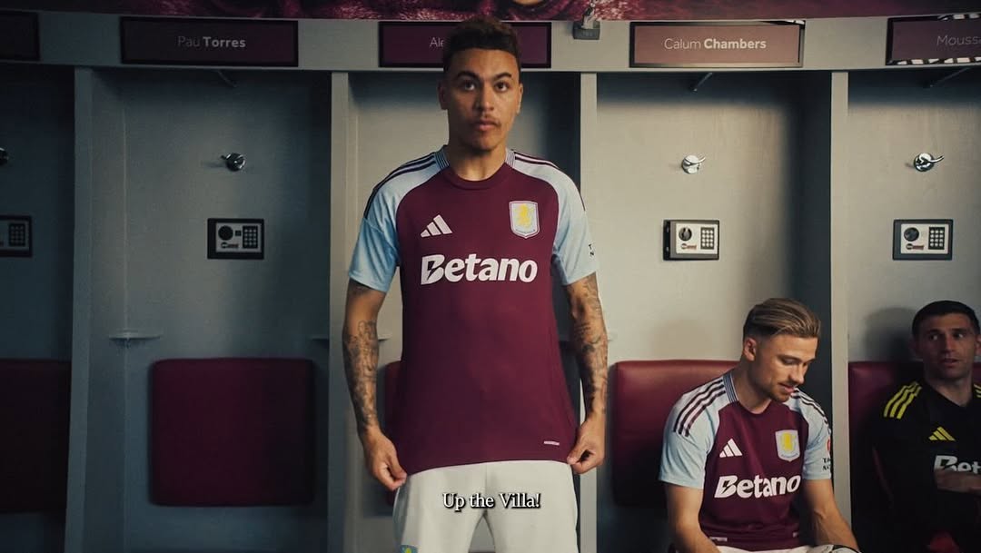 Work by Macy Trieu Dingle, Director de Arte, in Londres