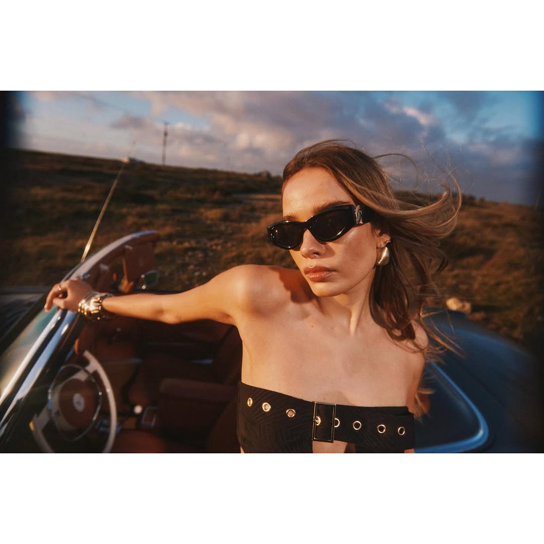 Work by Bex Aston, Directeur, in Londen