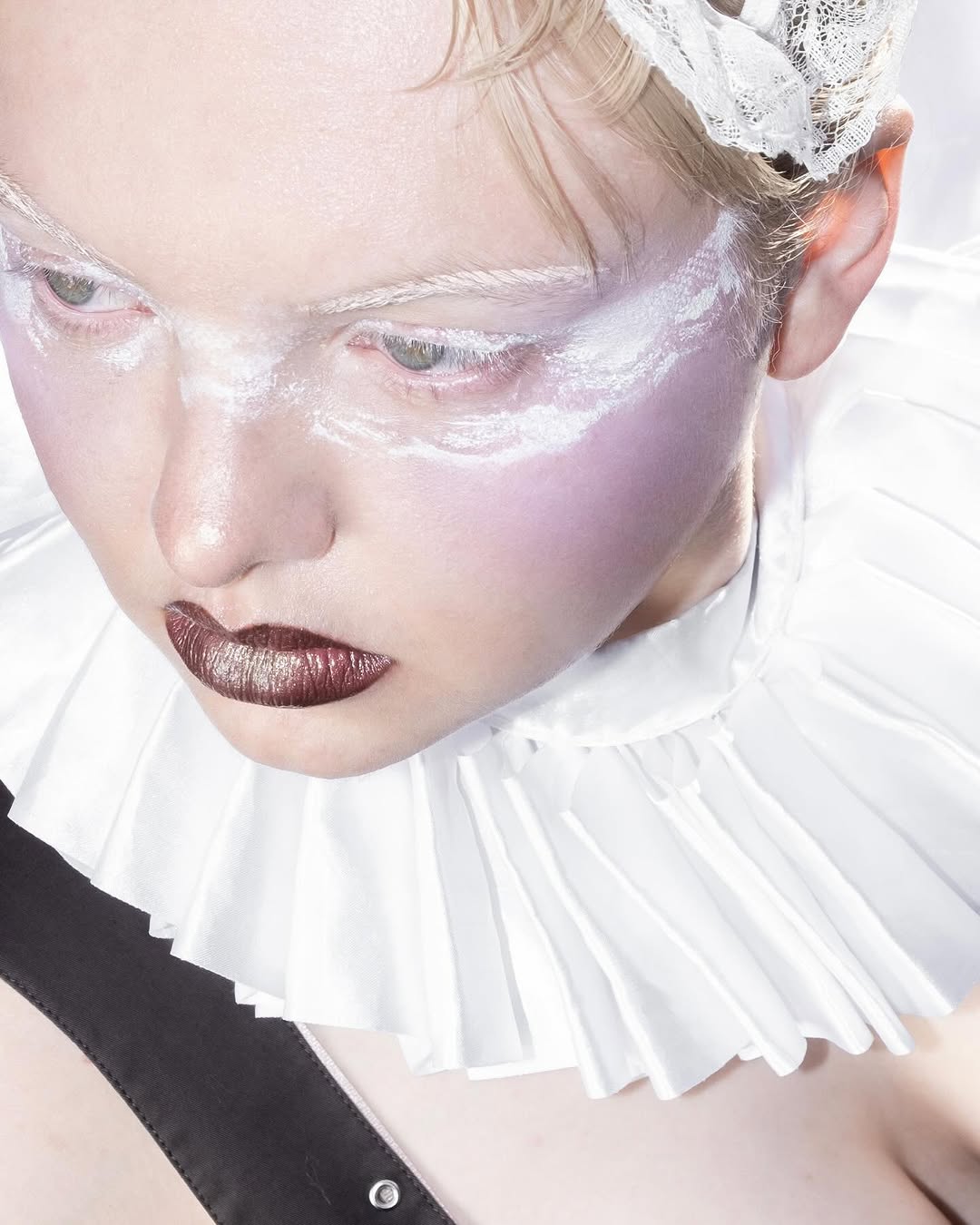 Work by Erin Alles, Modelo, in Londres