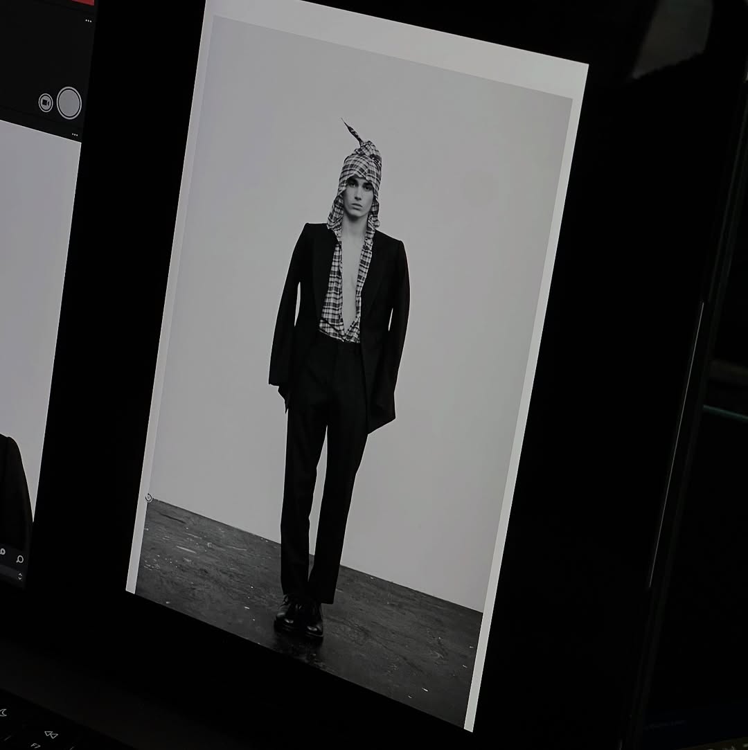 Work by P A O L A D E L U C A, Director Creativo, in Londres