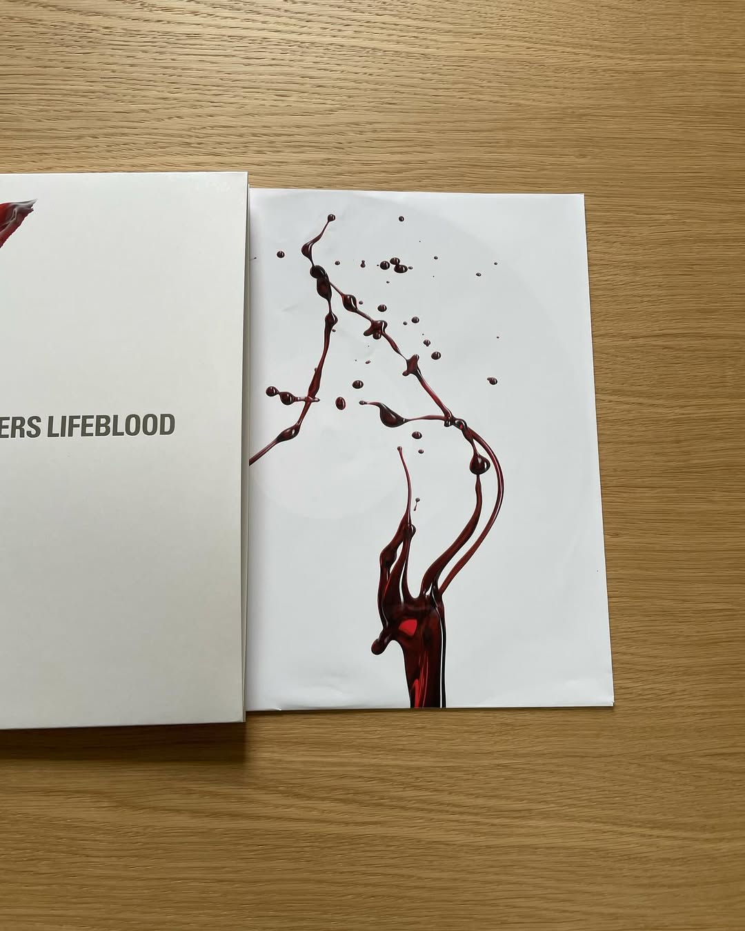 Work by Farrow, Directeur artistique, in Londres