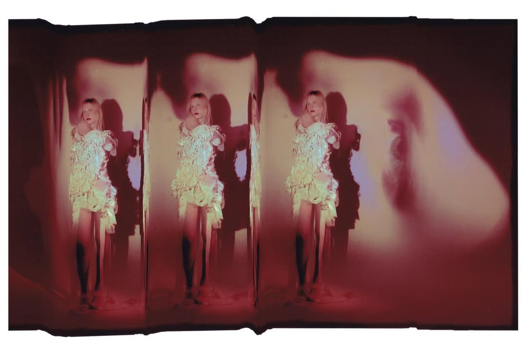 Work by Paige Lee Miller, Director Creativo, in Londres