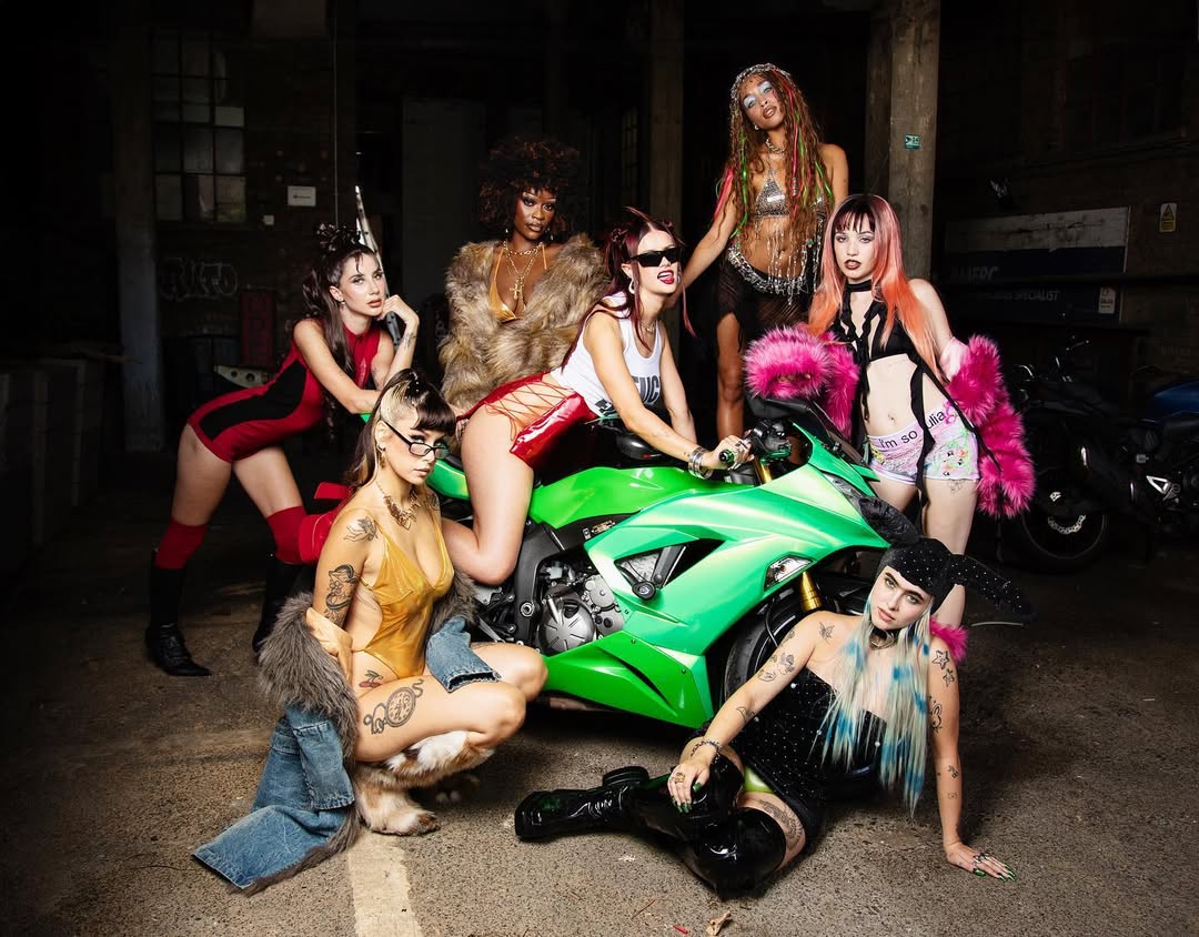 Work by Amber Wild, Set Ontwerper, in Londen