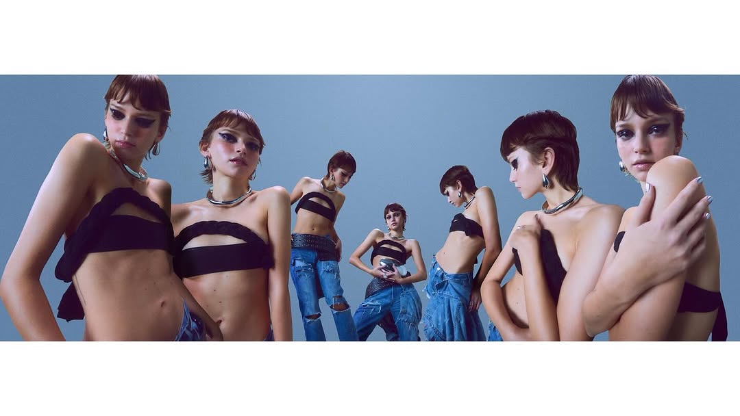 Work by Nas Abraham, Directeur, in Londen