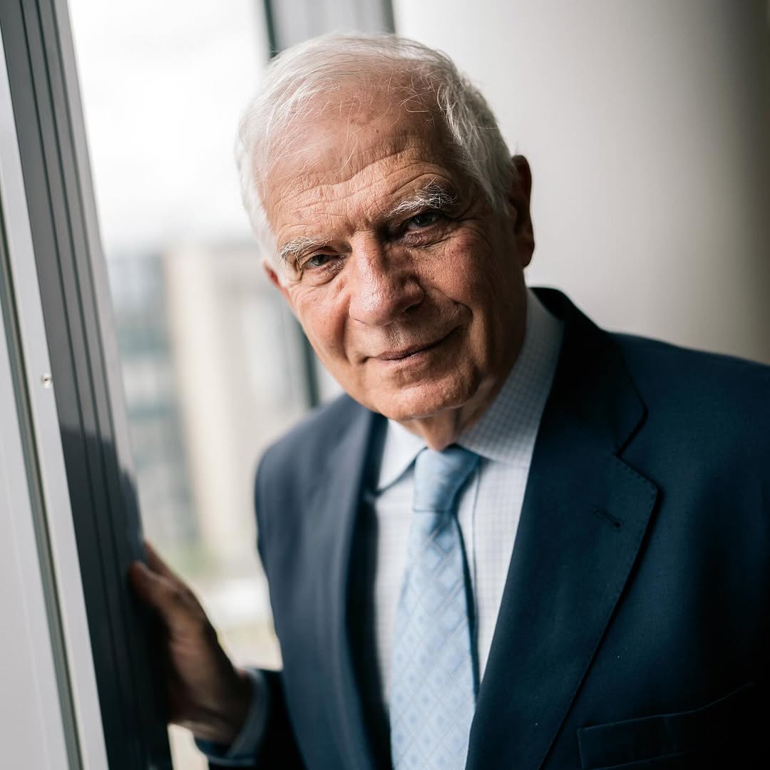 Work by Carlos Jimenez, Directeur, in Londen