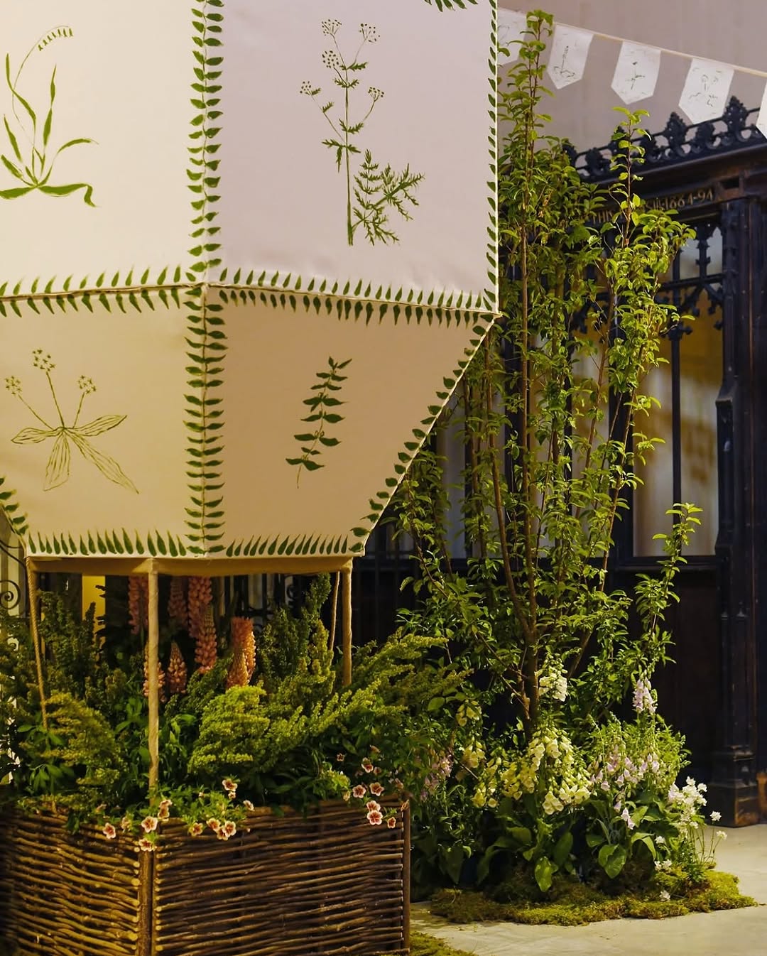 Work by Rollo Skinner, Diseñador de Escenografía, in Londres