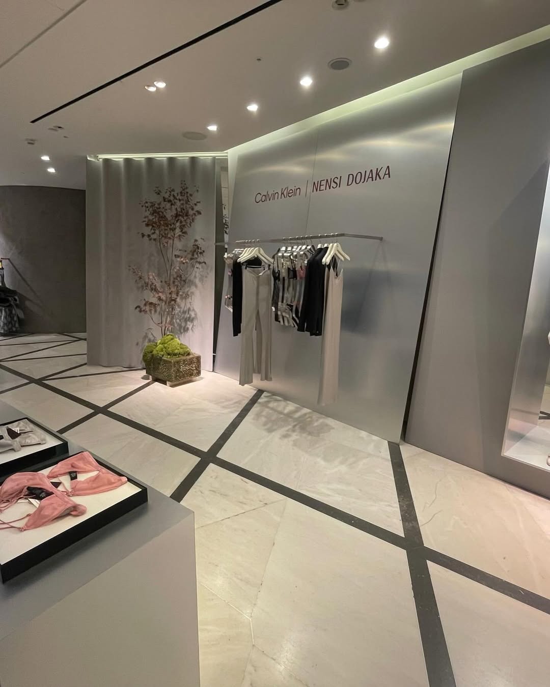 Work by Andy Knight Ltd, Diseñador de Escenografía, in Londres