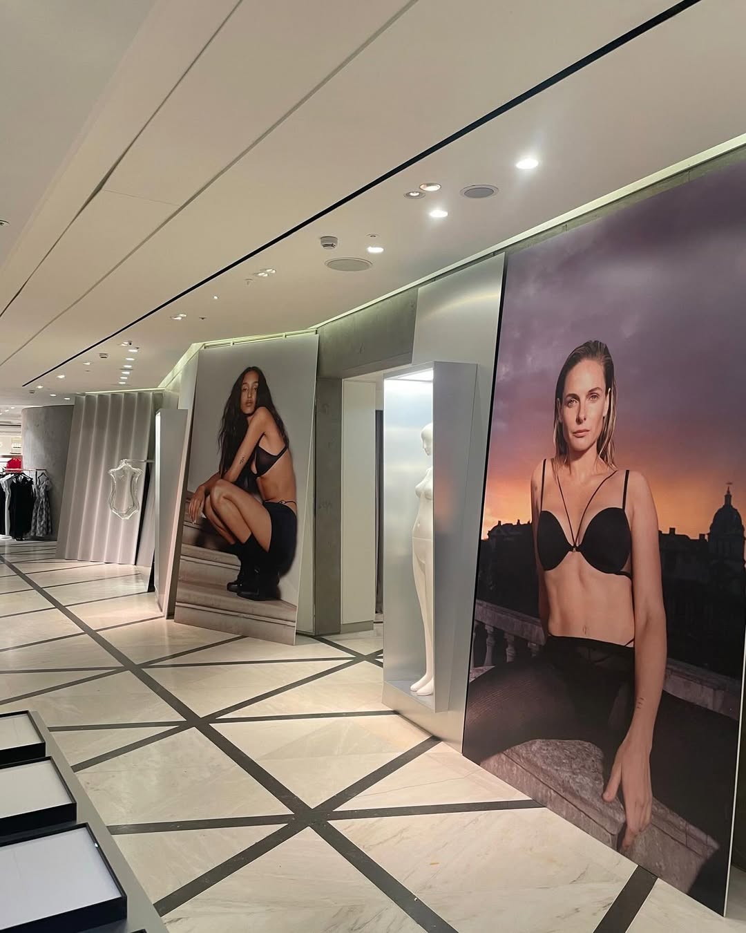 Work by Andy Knight Ltd, Diseñador de Escenografía, in Londres