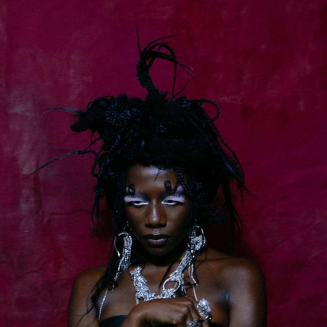 Work by BINA., Modelo, in Londres