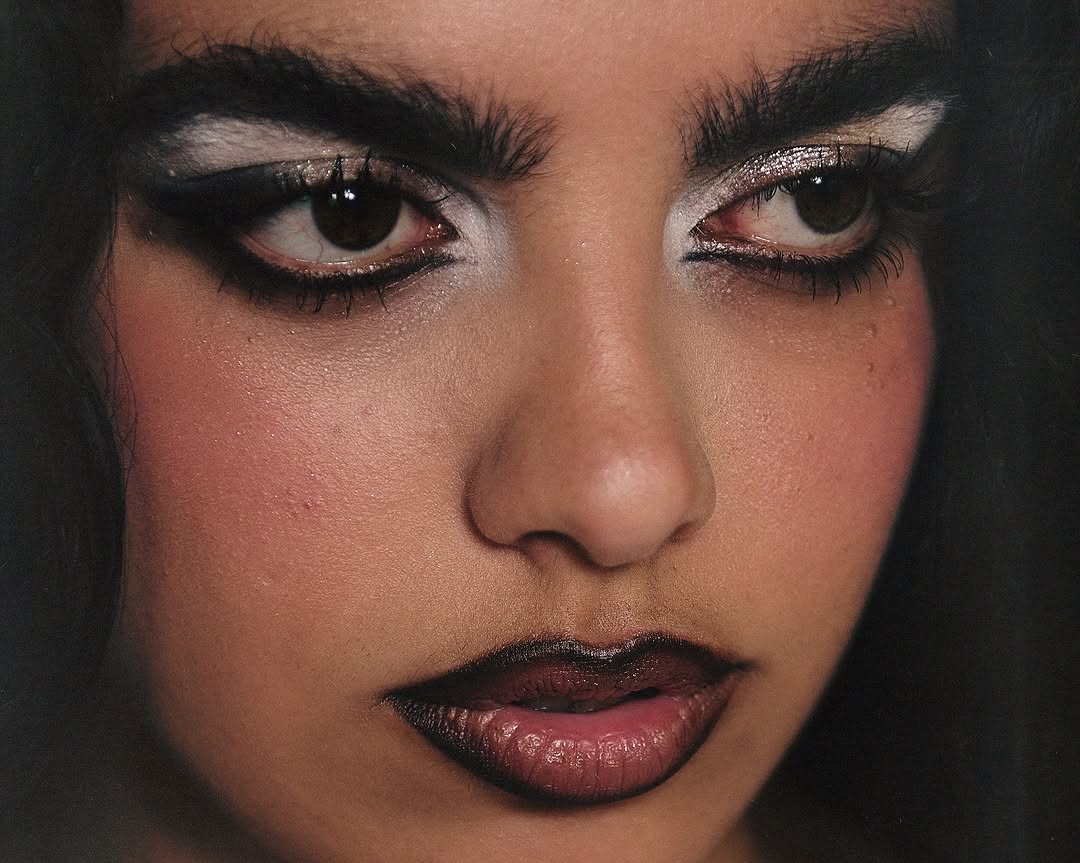 Work by Evdokia Labropoulou, Modelo, in Londres