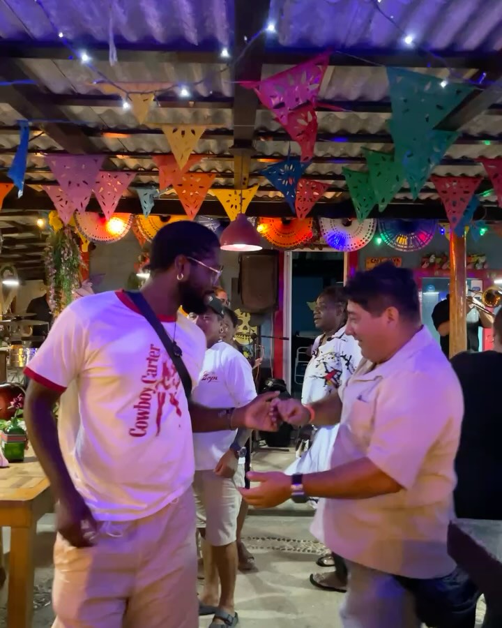 Work by CJ Jones, Modelo, in Londres