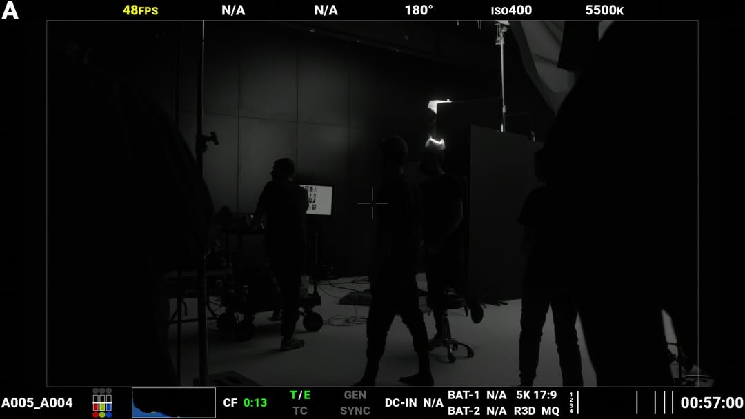 Work by Stephen Ofori, Directeur, in Londen