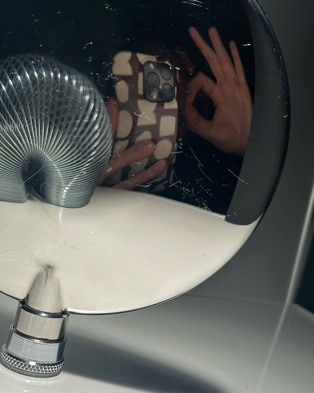 Work by Sam Nicklin, Director, in Londres