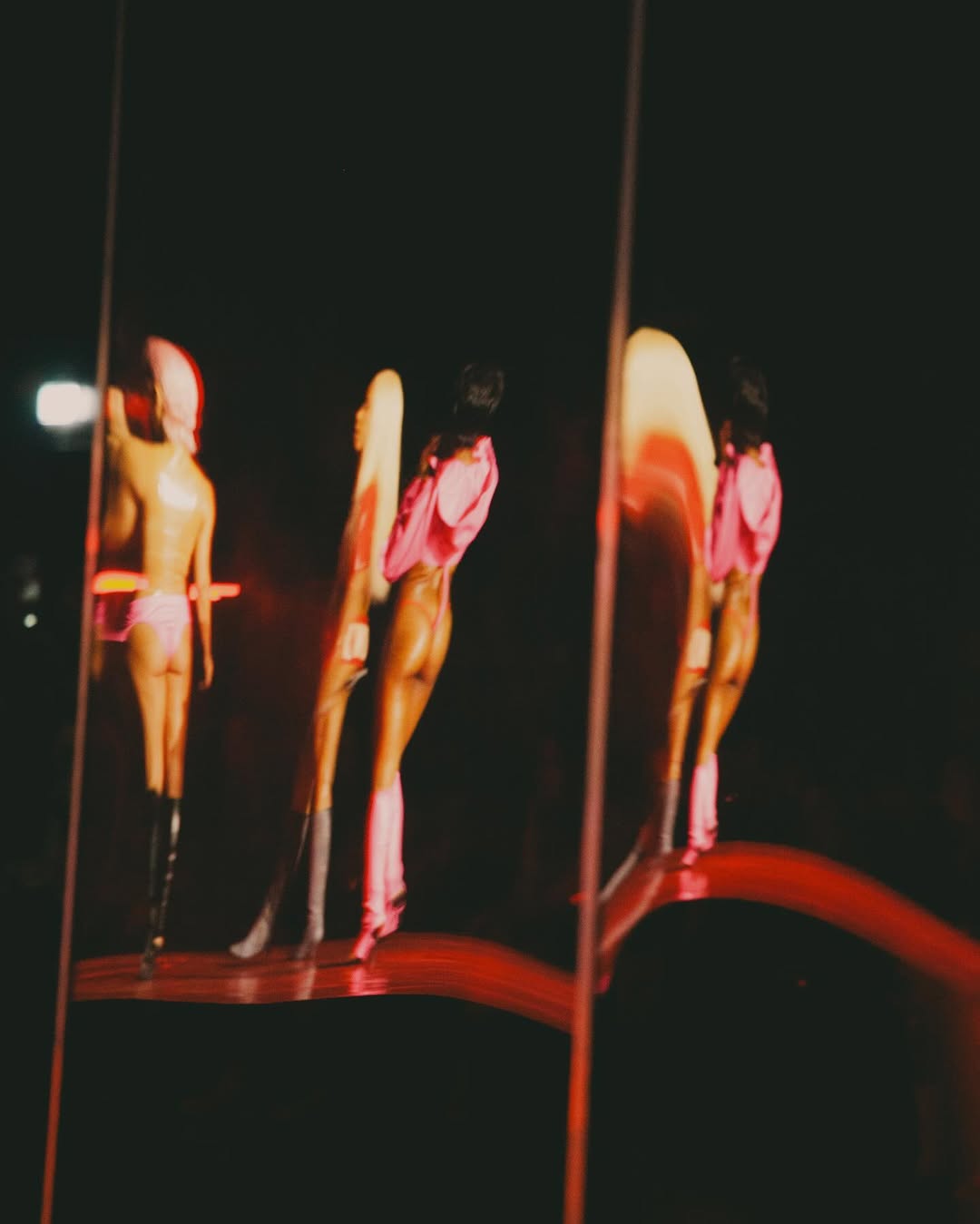 Work by Jiro, Fotógrafo, in Londres