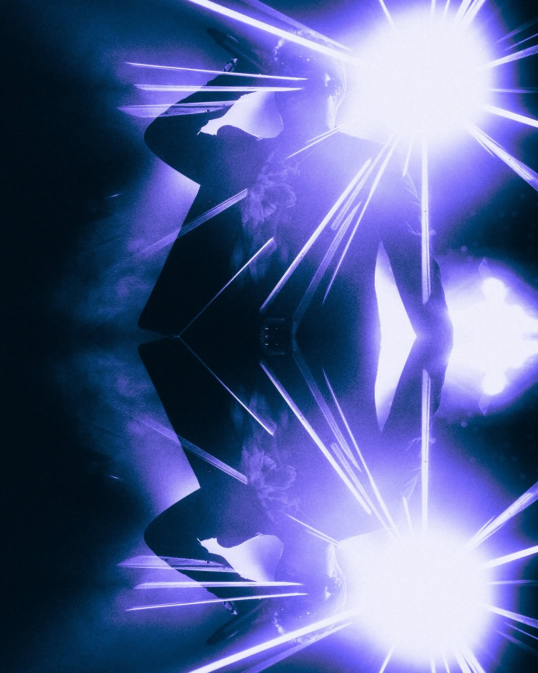 Work by ๐ฎ๐ฐ๐จ๐ต๐ด๐จ๐น๐ช๐ถ, Fotograaf, in Londen