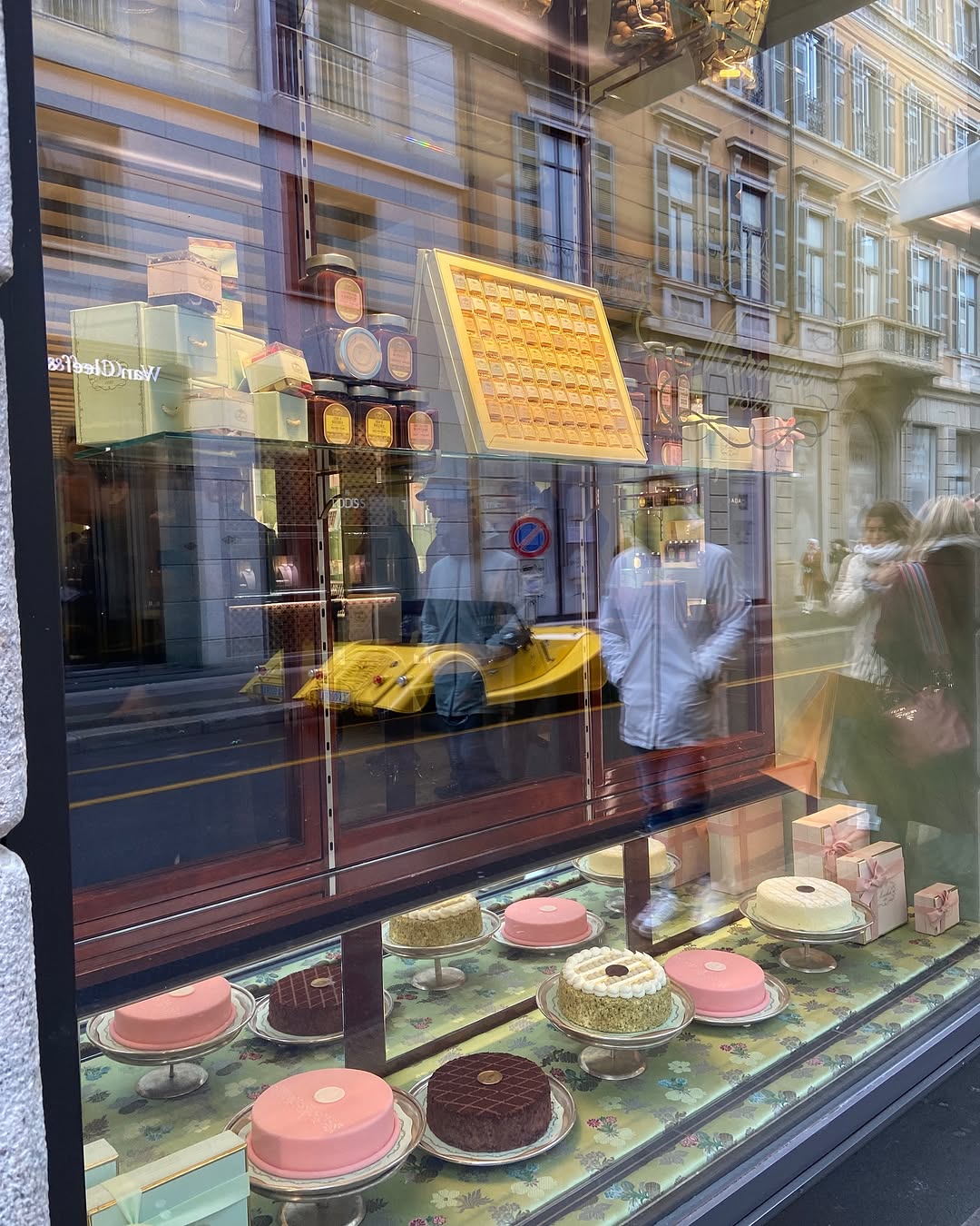 Work by Lottie, Director de Arte, in Londres