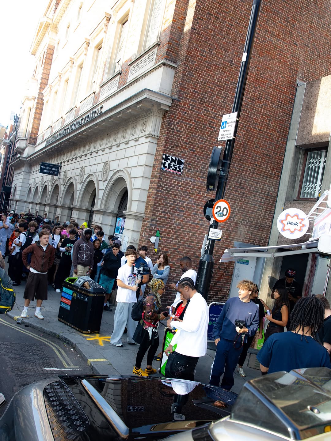 Work by Lovell Small, Fotógrafo, in Londres