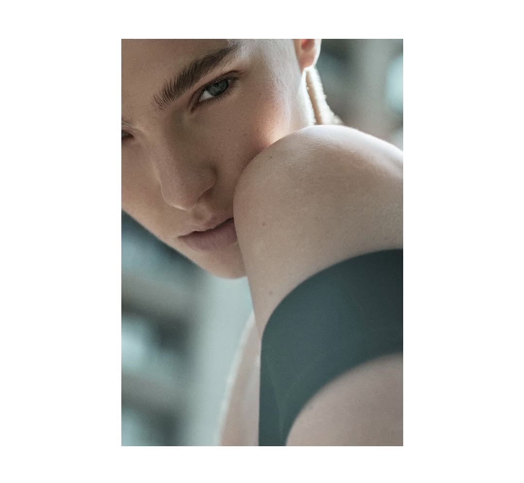 Work by HUNTER, Director, in Londres