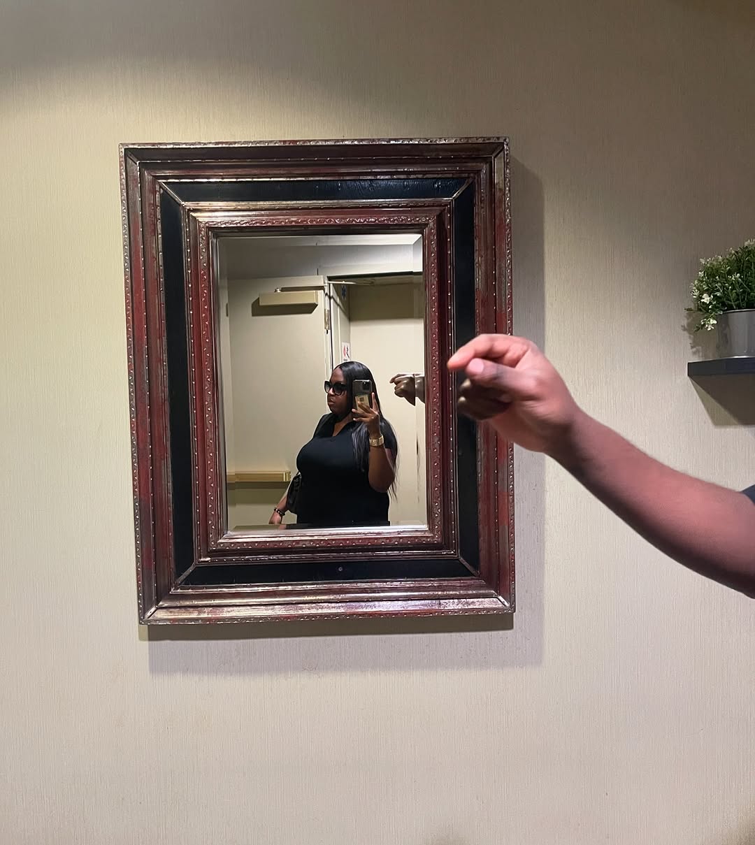 Work by II, Colorista, in Londres