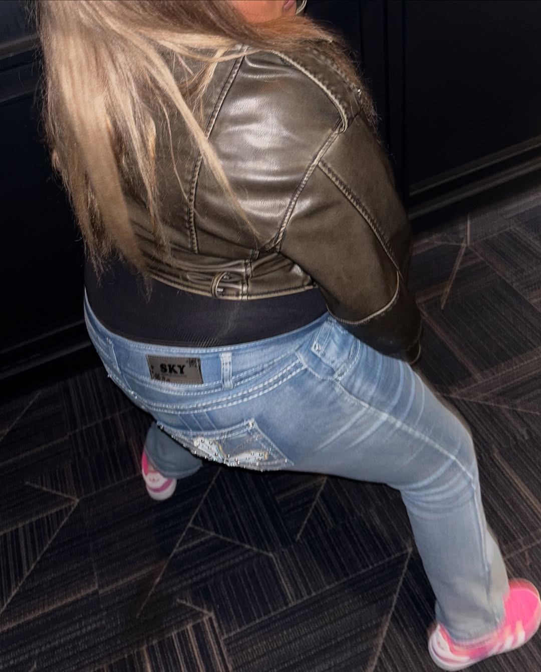 Work by II, Colorista, in Londres