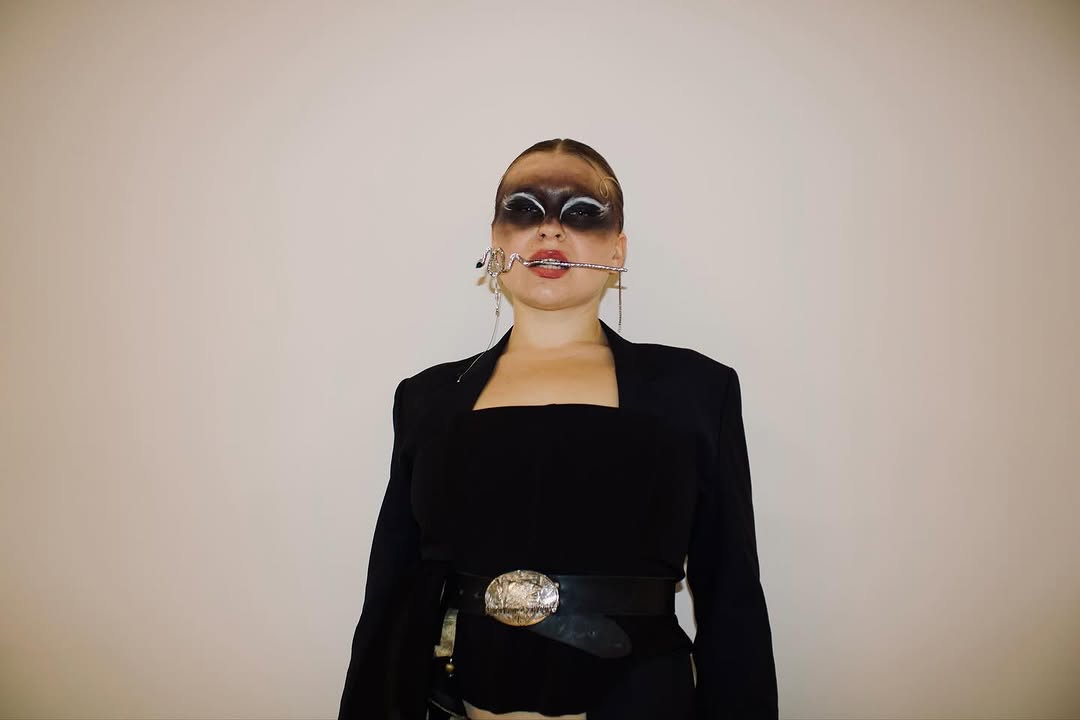 Work by Roksana Kasprzyk, Modelo, in Londres