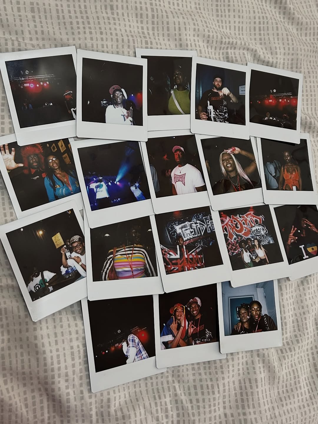 Work by Bọ́lájí, Director de Arte, in Londres