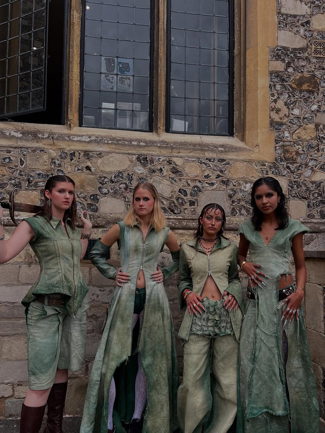 Work by Scarlet Thomas, Diseñador de Moda, in Londres