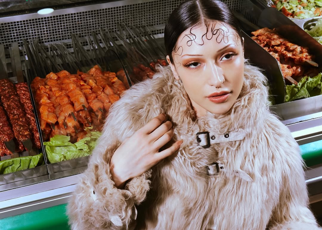 Work by Emma Wells, Estilista, in Londres